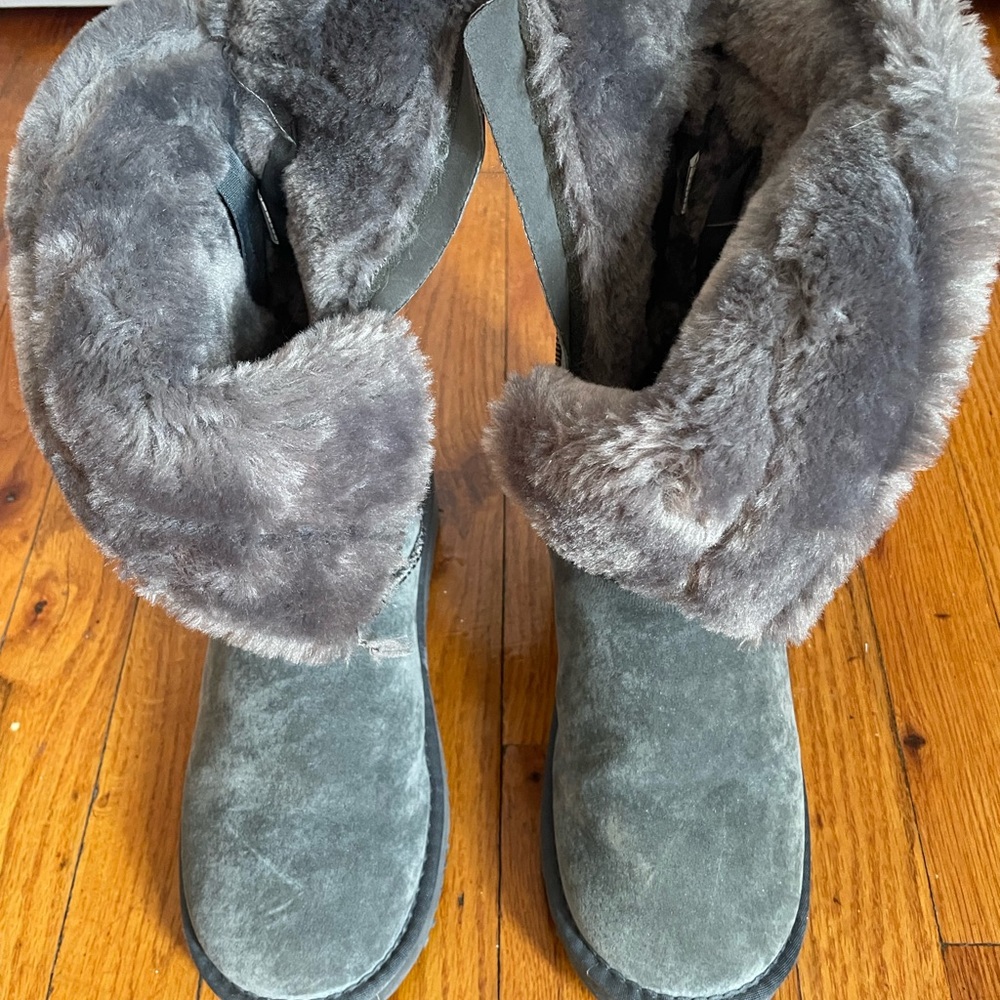 lamo boots size 7 grey